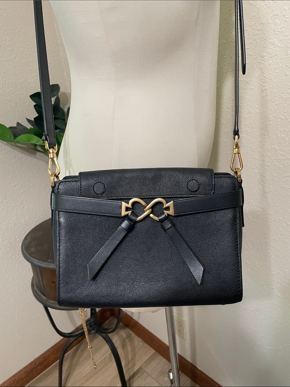 Kate Spade Black Toujours  Leather Crossbody Bag with Gold Hardware - Picture 2 of 11